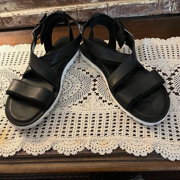 Toms Unique Black Sandals , Leather Straps , Size 11, Sidney - Picture 2 of 7
